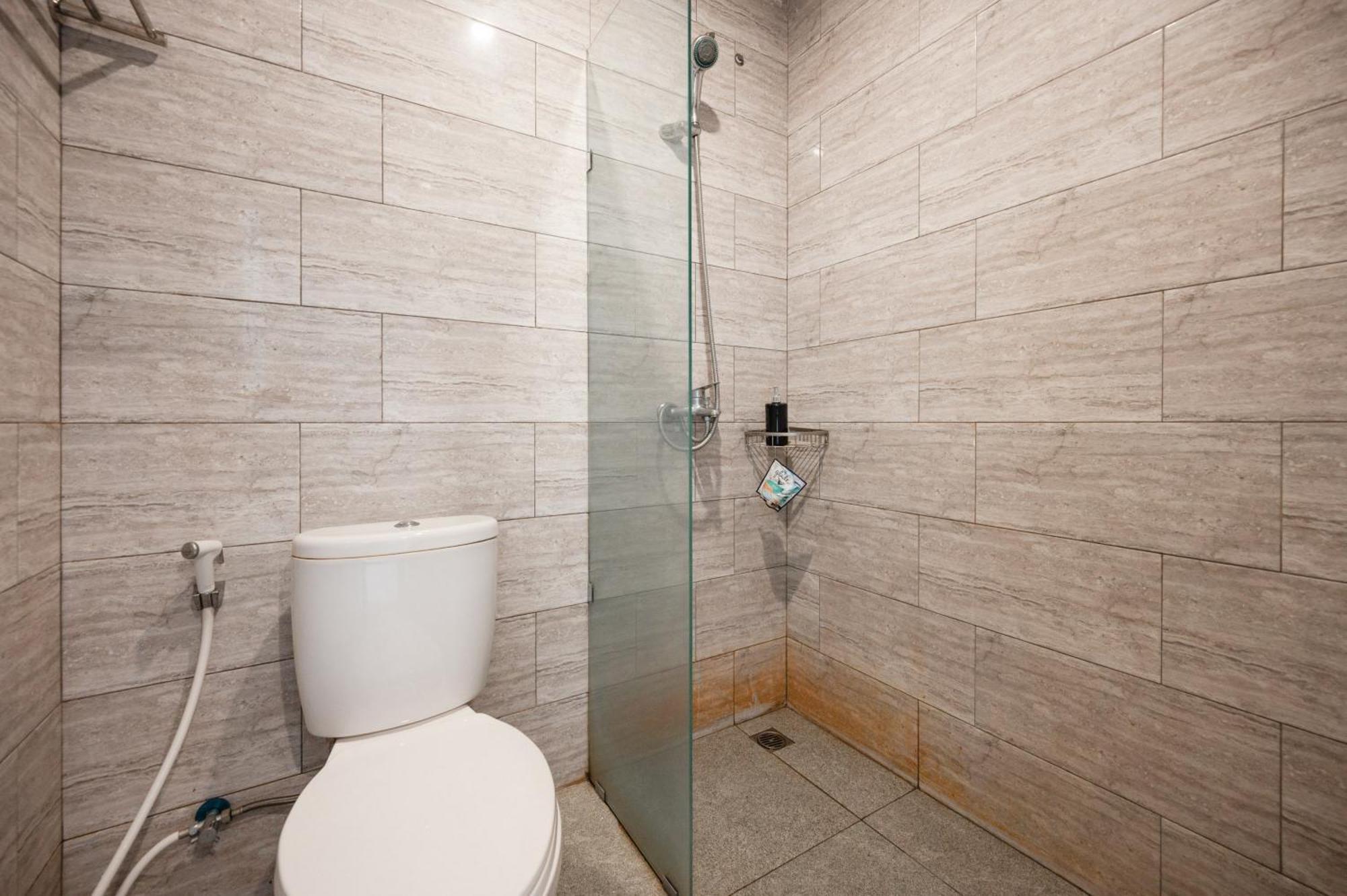 Reddoorz Plus At Yasa'S Living Denpasar Санур Экстерьер фото
