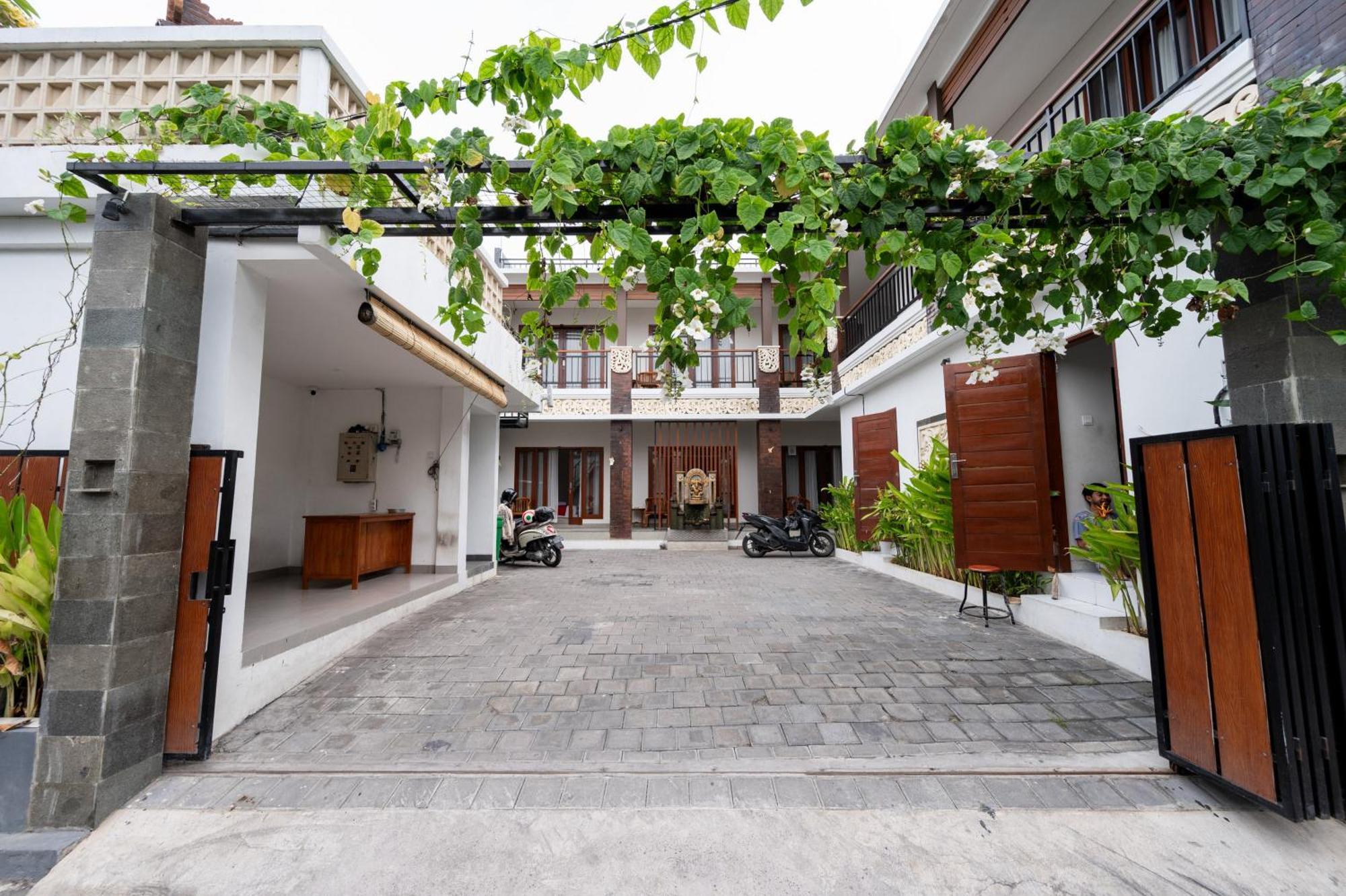 Reddoorz Plus At Yasa'S Living Denpasar Санур Экстерьер фото