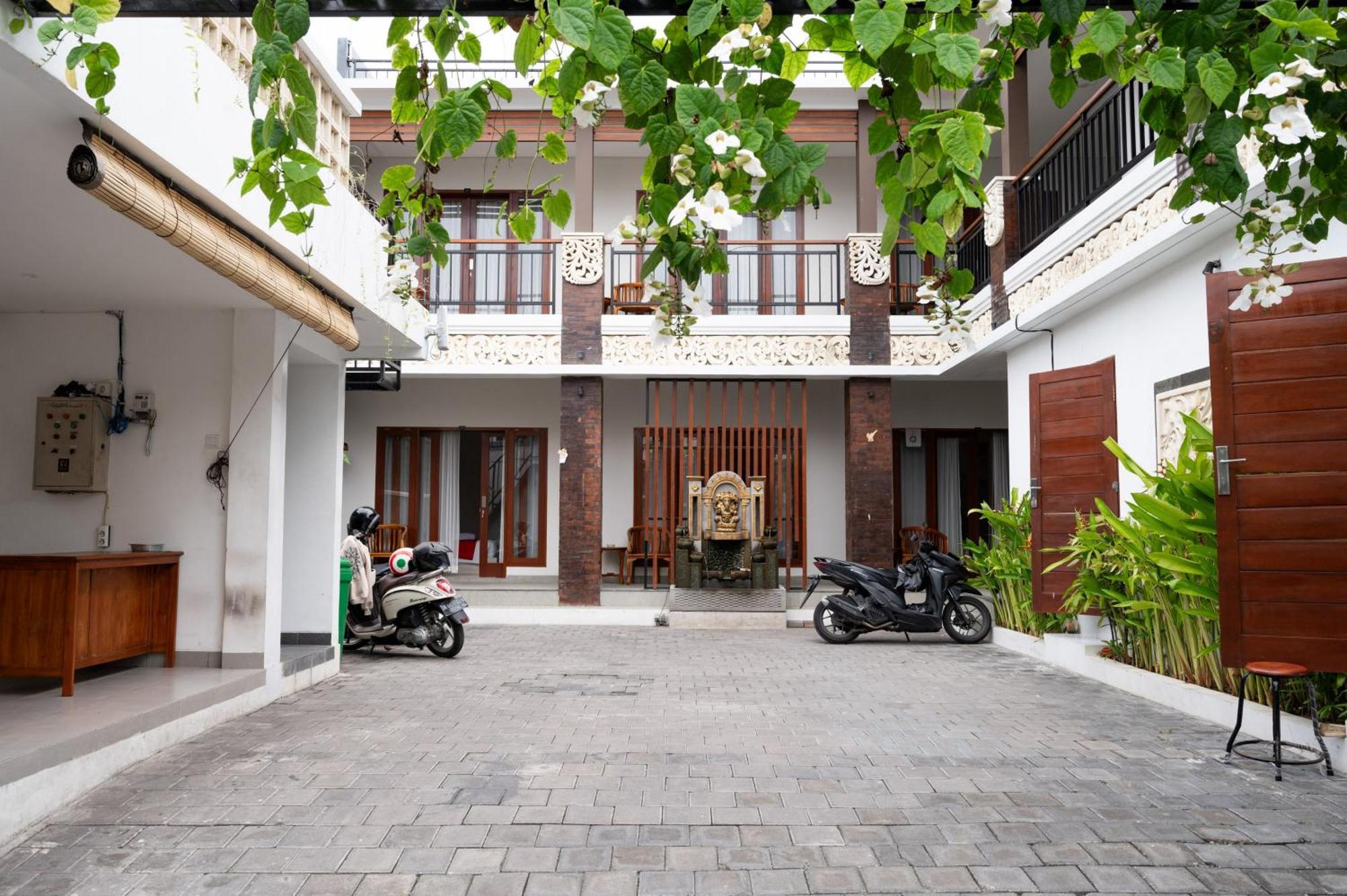 Reddoorz Plus At Yasa'S Living Denpasar Санур Экстерьер фото