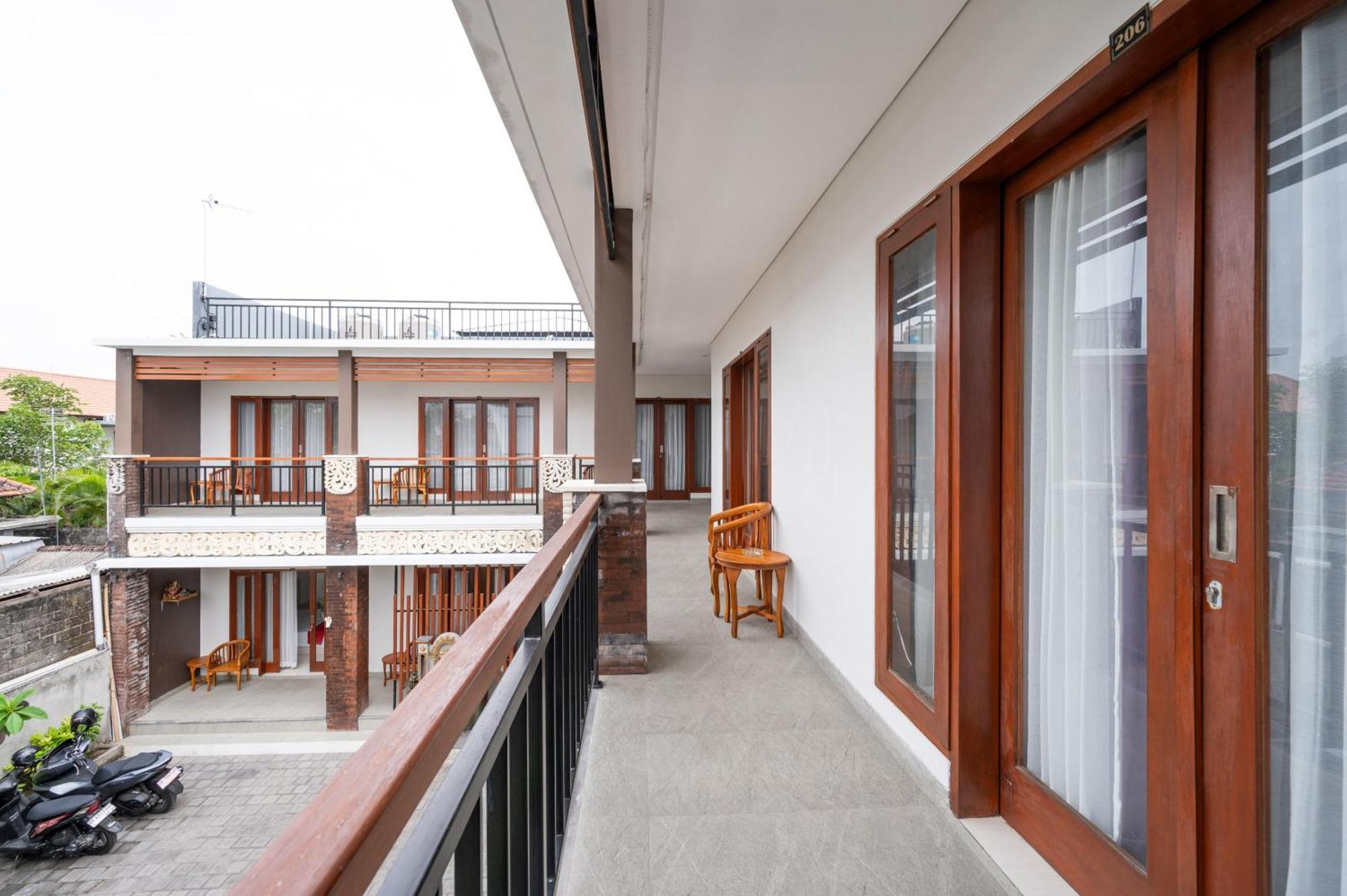 Reddoorz Plus At Yasa'S Living Denpasar Санур Экстерьер фото