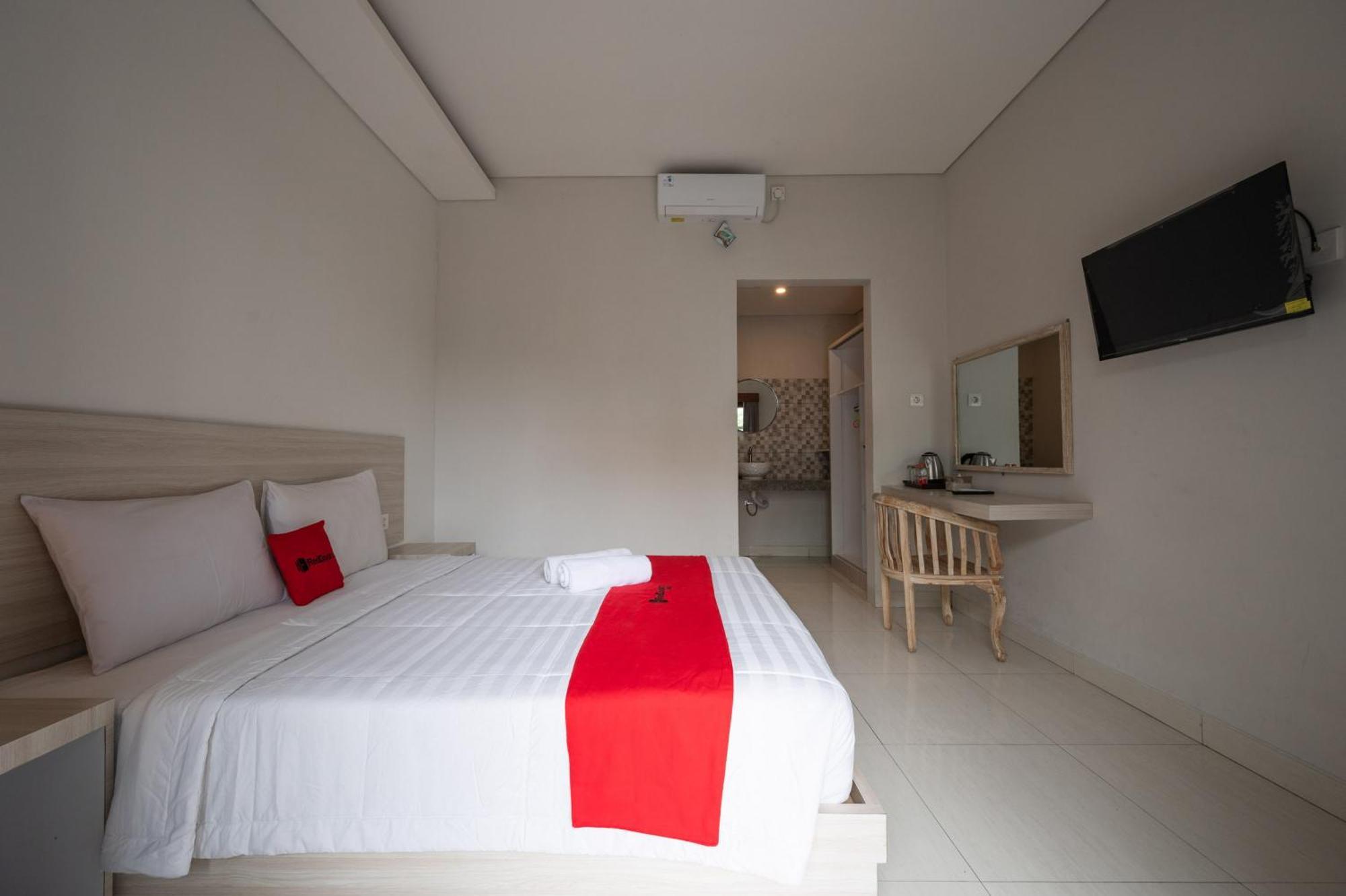 Reddoorz Plus At Yasa'S Living Denpasar Санур Экстерьер фото