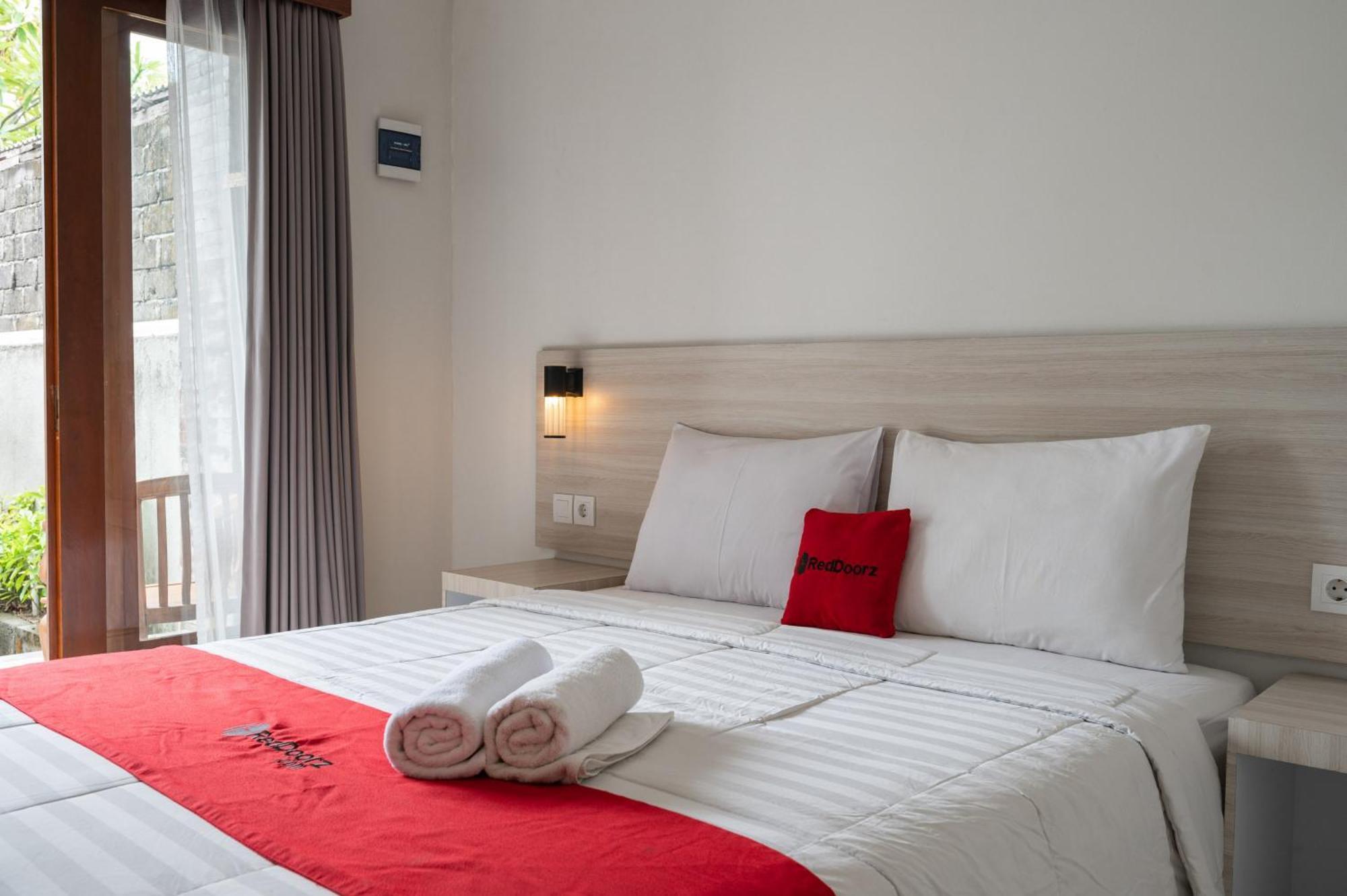 Reddoorz Plus At Yasa'S Living Denpasar Санур Экстерьер фото