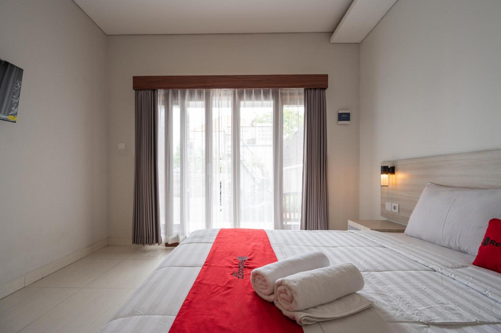 Reddoorz Plus At Yasa'S Living Denpasar Санур Экстерьер фото