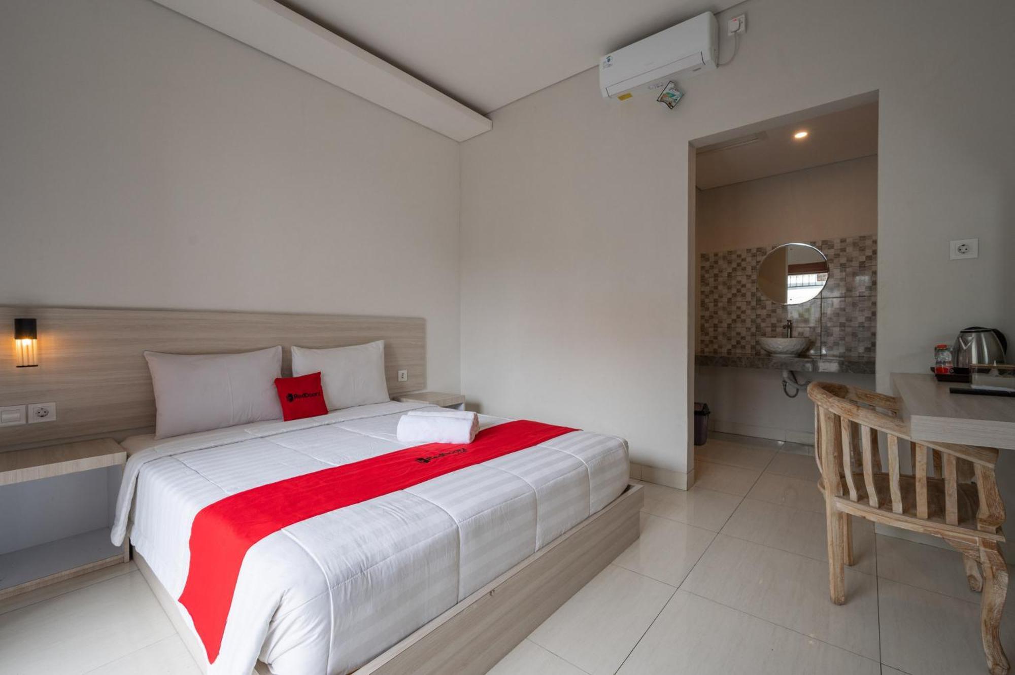 Reddoorz Plus At Yasa'S Living Denpasar Санур Экстерьер фото