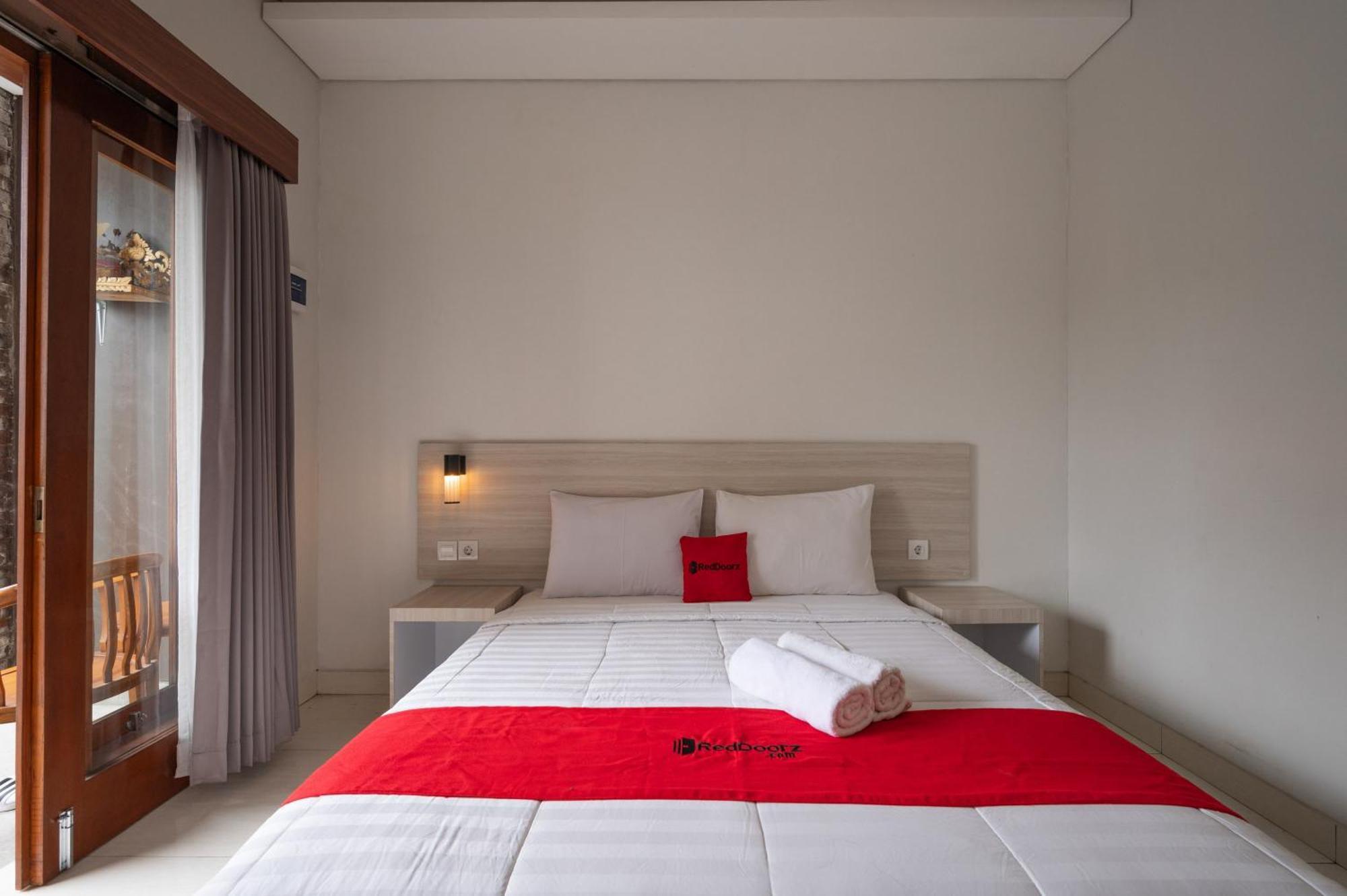 Reddoorz Plus At Yasa'S Living Denpasar Санур Экстерьер фото