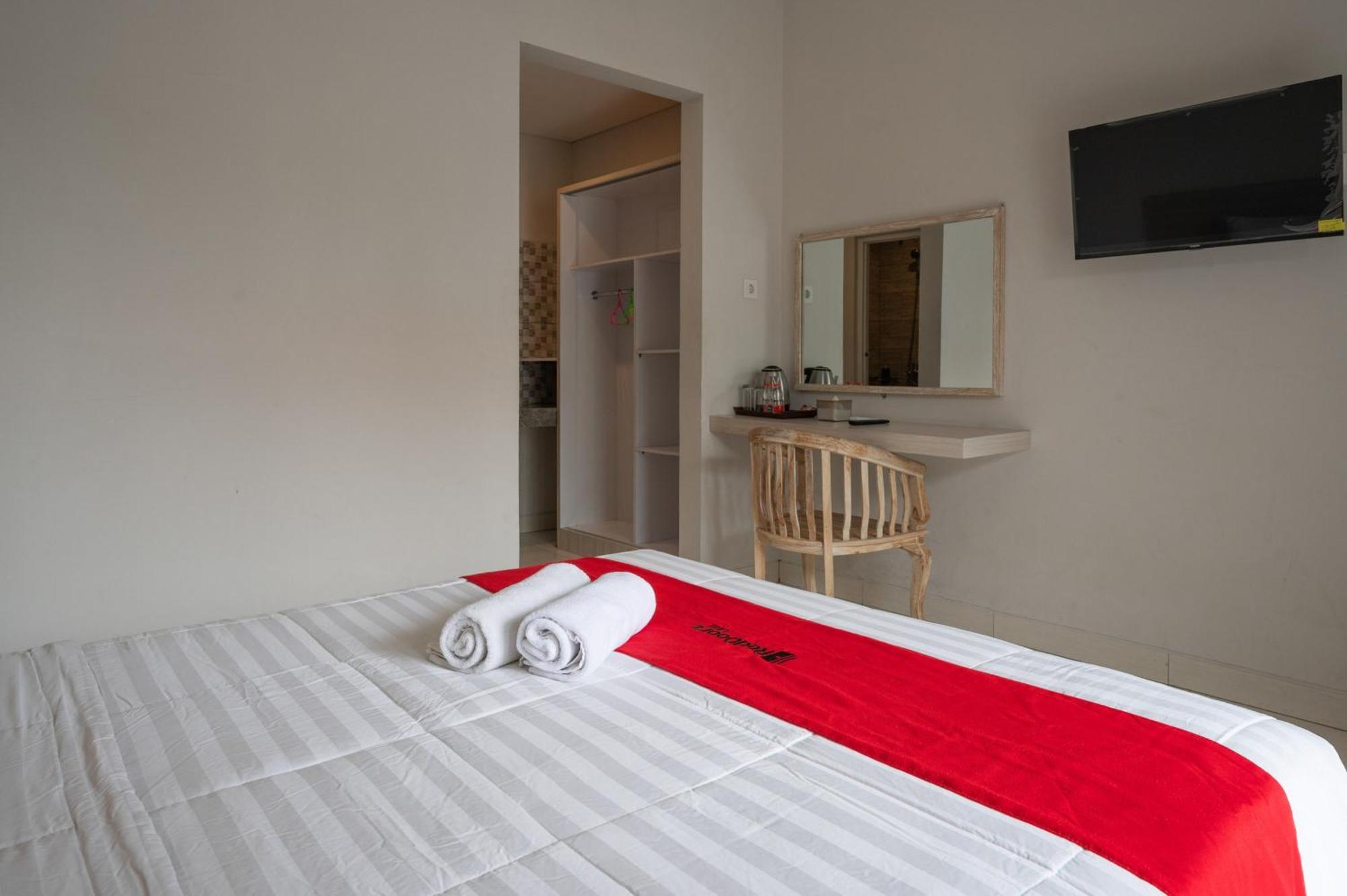 Reddoorz Plus At Yasa'S Living Denpasar Санур Экстерьер фото
