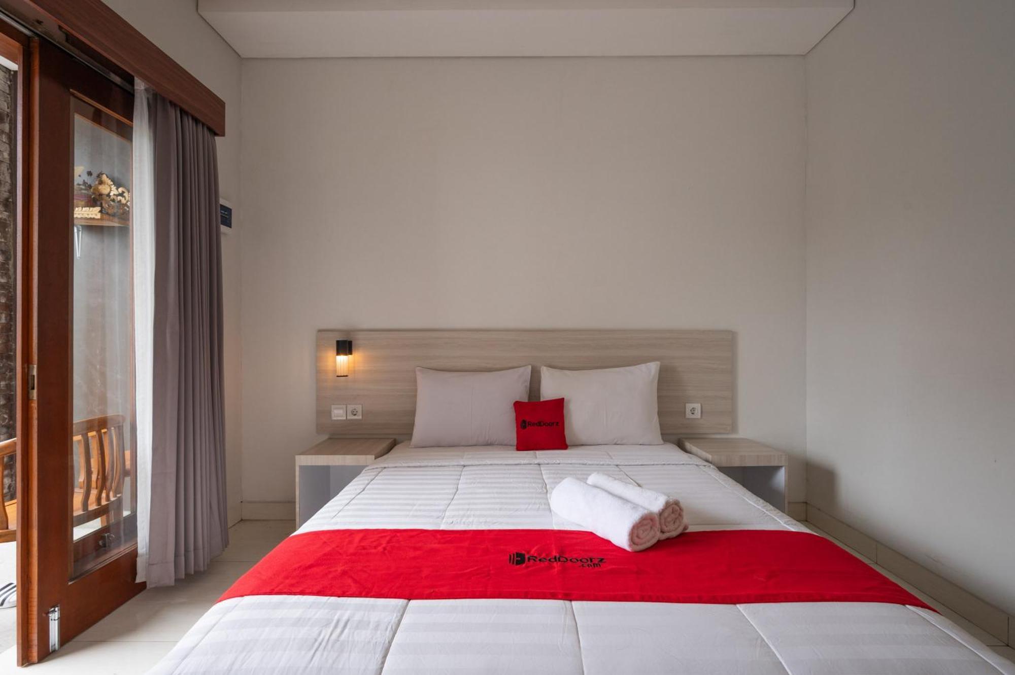 Reddoorz Plus At Yasa'S Living Denpasar Санур Экстерьер фото