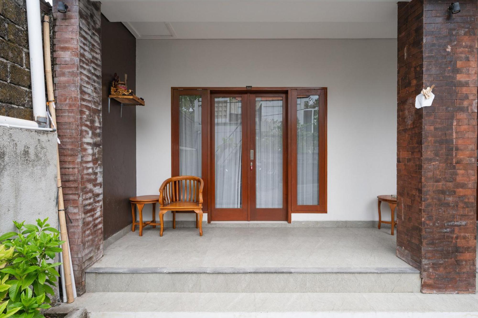 Reddoorz Plus At Yasa'S Living Denpasar Санур Экстерьер фото